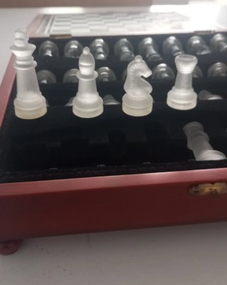 Ajedrez de cristal con tablero