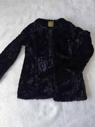 Chaqueta negra con forro Cierre con corchetes