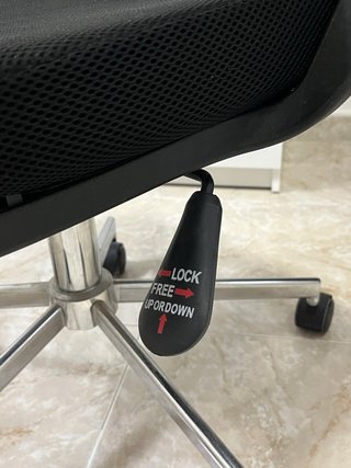Silla de oficina ergonómica negra