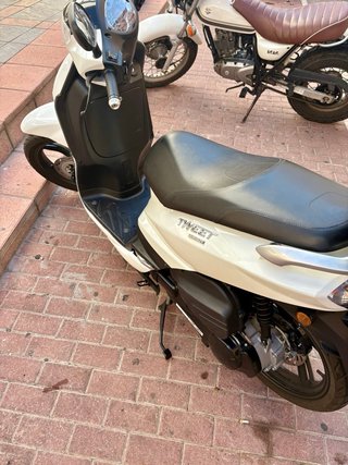 Peugeot Tweet 125cc Scooter