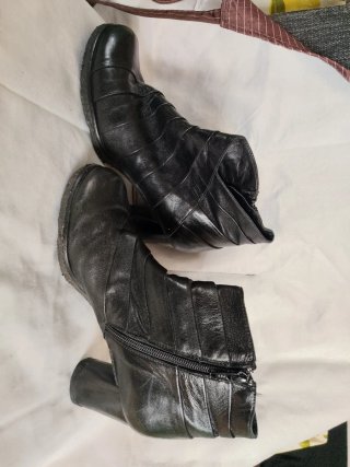 Botines negros de tacón