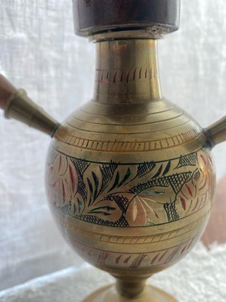 Figura decorativa latón y madera