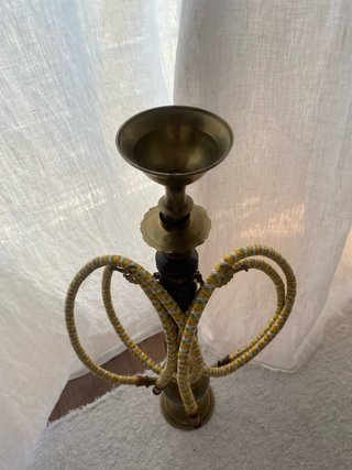 Figura decorativa latón y madera