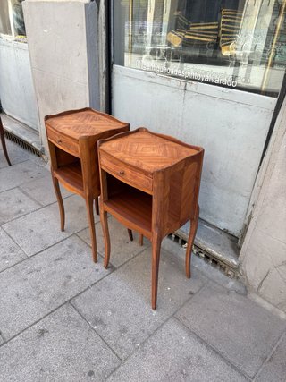 PAREJA DE MESILLAS DE NOCHE