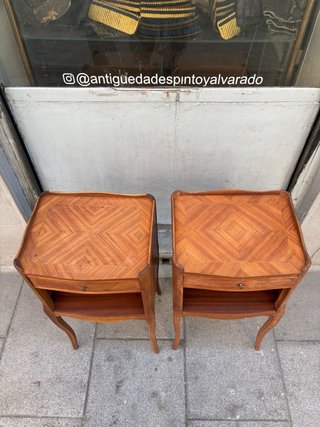 PAREJA DE MESILLAS DE NOCHE