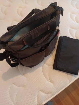 Bolsa de pañales Skip Hop con cambiador
