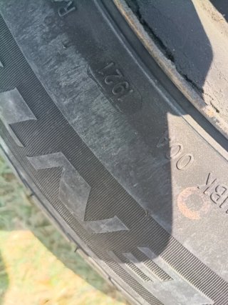 Llantas con neumáticos nuevos