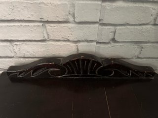 Mesita de noche antigua de madera