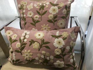 Fundas Cojín Bordadas Flores Rosa y Blanco