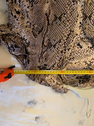 Camisa Stradivarius estampado serpiente