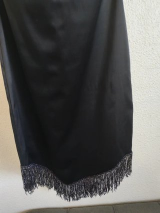 Vestido negro con detalles plateados