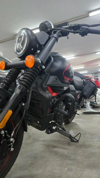 UM Renegade Vegas 125cc Negra/Roja