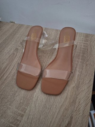 Sandalias transparentes tacón sin usar