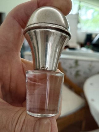Aceitera de cristal con tapa metálica