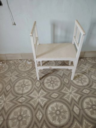 Banco de madera blanco