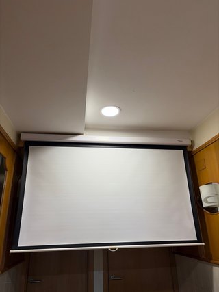 Proyector Optoma Blanco + Pantalla Blanca