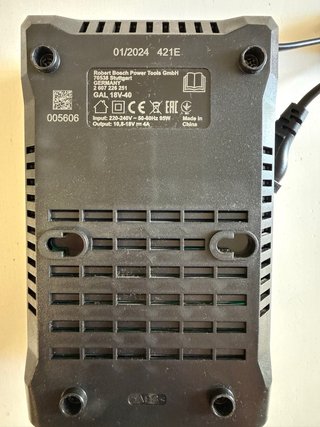 Cargador Bosch Professional 18V 4A