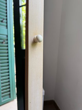 Armario joyero de madera con espejo