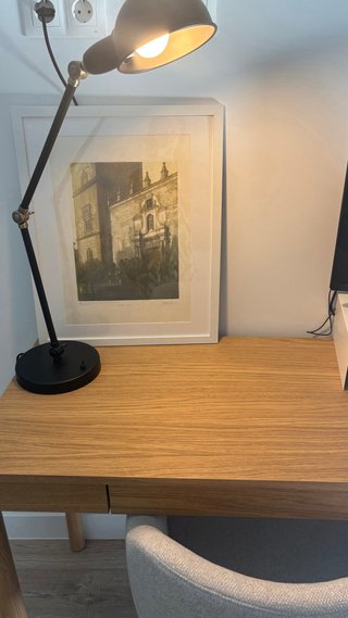 Lámpara de escritorio flexible Zara Home