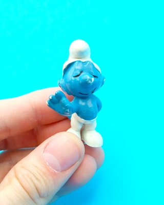 Figura PVC Pitufo Tímido