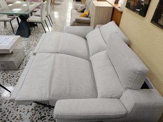 Sofá motorizado 226cm tela gris