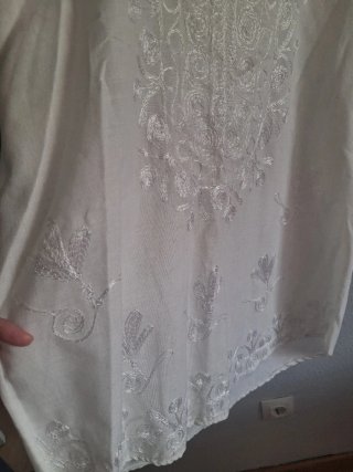 Blusa blanca bordada manga larga