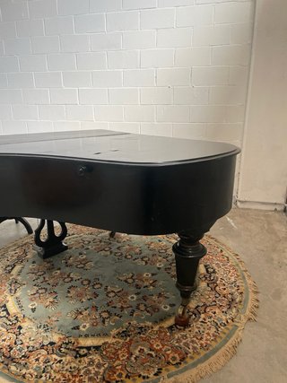 Piano antiguo Petrof