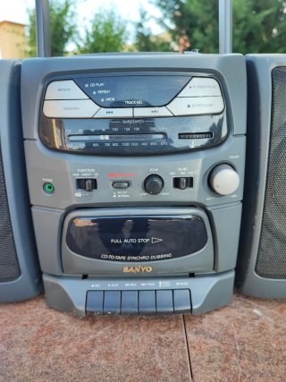 Radio Sanyo CD Cassette Gris