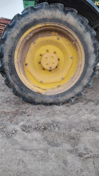 Ruedas estrechas reforzadas 270/95R32 y 270/95R48