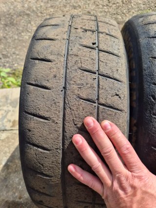 Michelin H30 (compuesto duro) Medidas: 19/60-16