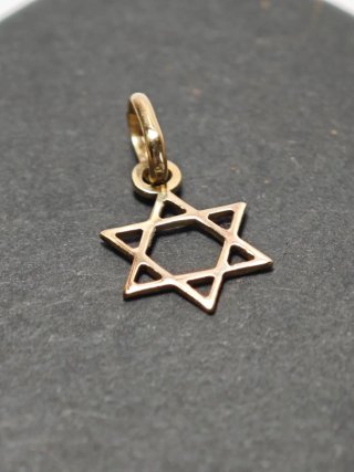 Colgante de oro de la Estrella de David