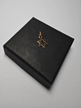 Colgante de oro de la Estrella de David