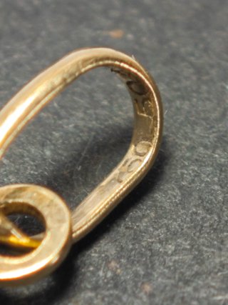 Colgante de oro de la Estrella de David