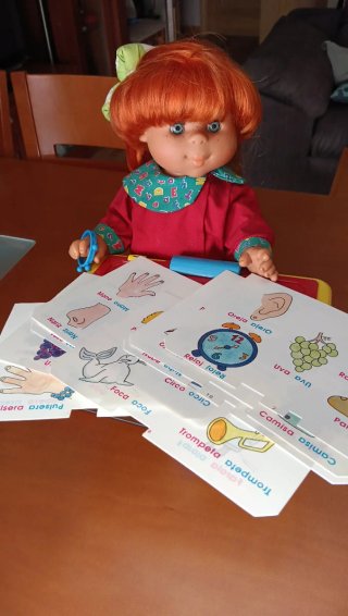 Muñeca Pocas Pecas Pupitre Mágico