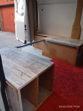 Sofá Cama Furgo Madera y Metal