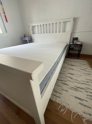 Cama y colchón casi nuevos