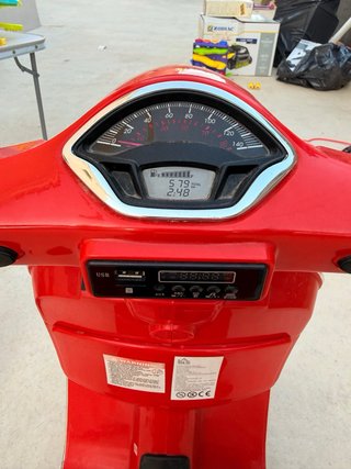 Moto Eléctrica Infantil Vespa Roja