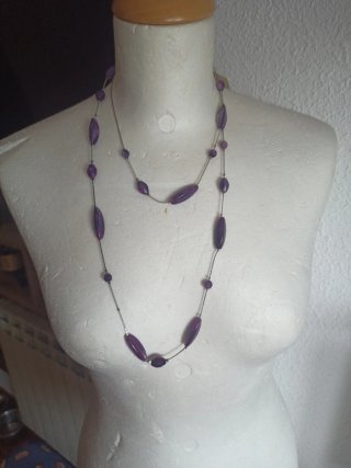 Collar bisutería morado