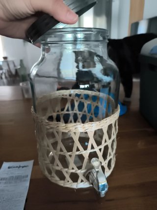 Jarra de vidrio con dispensador