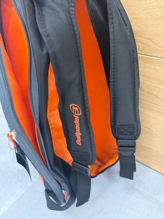 Paletero Bullpadel Negro y Gris