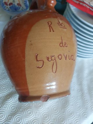 Botijo de Barro de Segovia,no usado, pequeño golpe