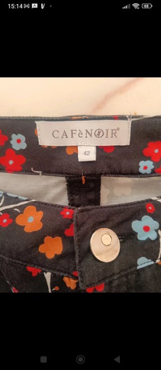Conjunto Café Noir floral pantalón y blusa