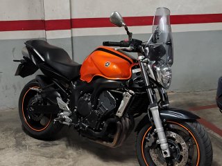 Yamaha FZ6N Naranja y Negra
