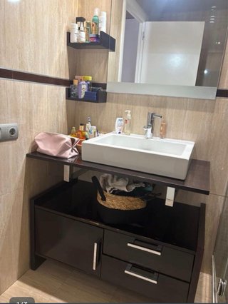 Lavabo y espejo baño