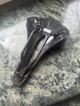 Sillín Ryet Carbono Super Ligero