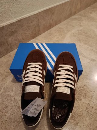 Adidas Spezial Marrones y Blancas