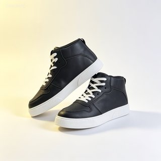Zapatillas altas negras y blancas