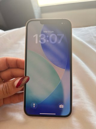 iPhone 13 Rosa con marcas de uso