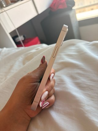 iPhone 13 Rosa con marcas de uso