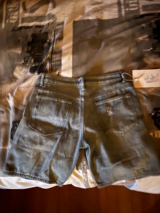 Pantalón Corto Vaquero Roto